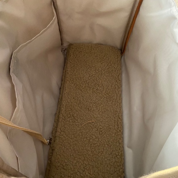 Houndstone Convertible Dog Carrier - Picture 15 of 15